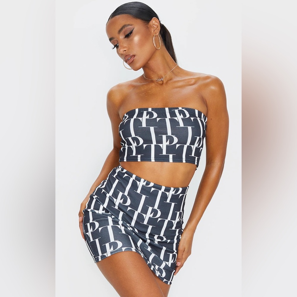 PRETTYLITTLETHING Black Printed Bandeau & 
Split Tie Side Mini Skirt